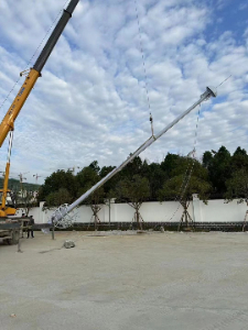 制作高桿燈安裝現(xiàn)場